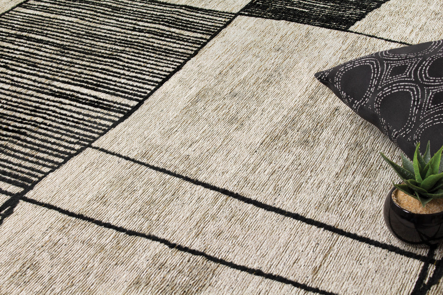 Ollie 5'1" X 7'7" Abstract Pen Drawing Rug - Grey  Area Rug