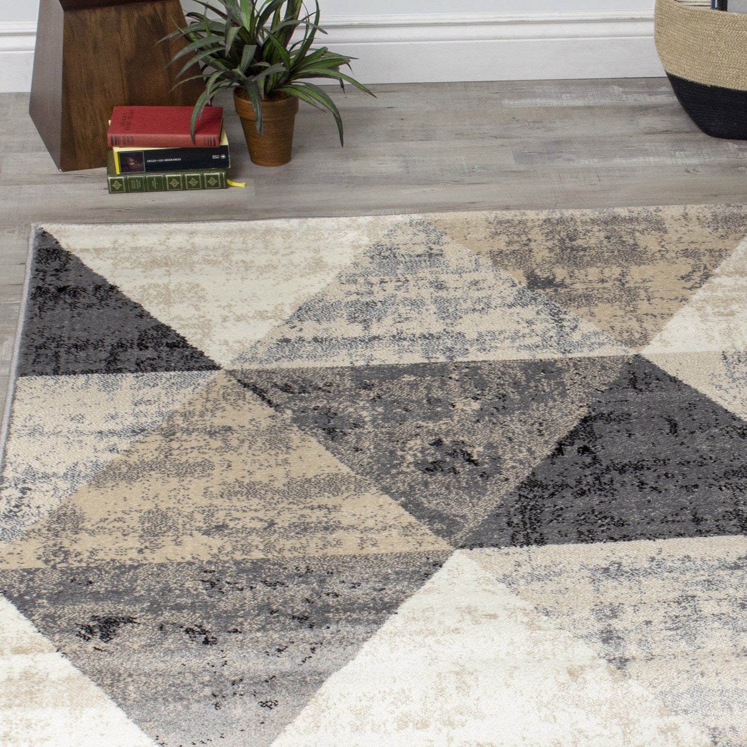 Siecle 2'8" X 4'11" Triangle Shapes Rug - Cream Beige Area Rug