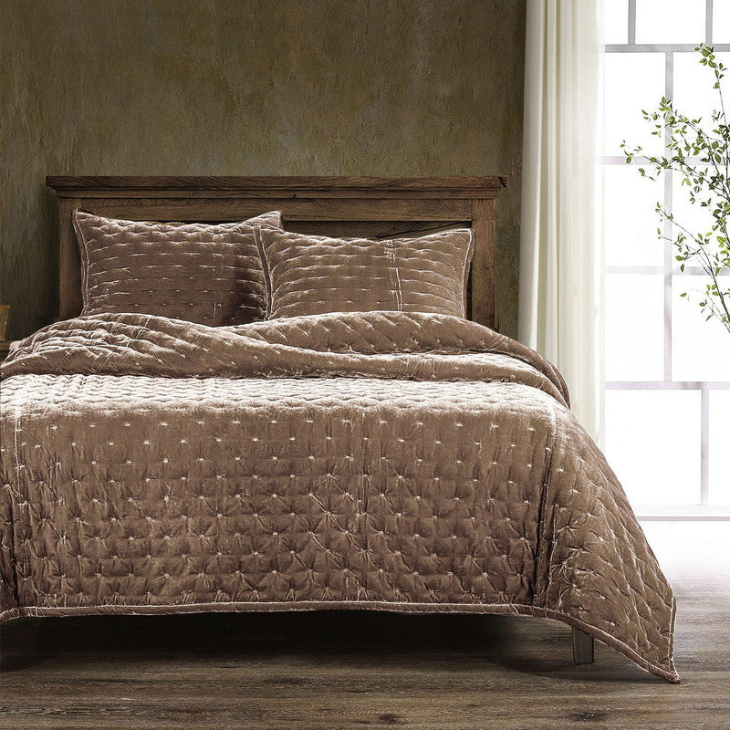 Sierpnia 3-Piece Silk Look Velvet Queen Quilt Set - Dusty Rose