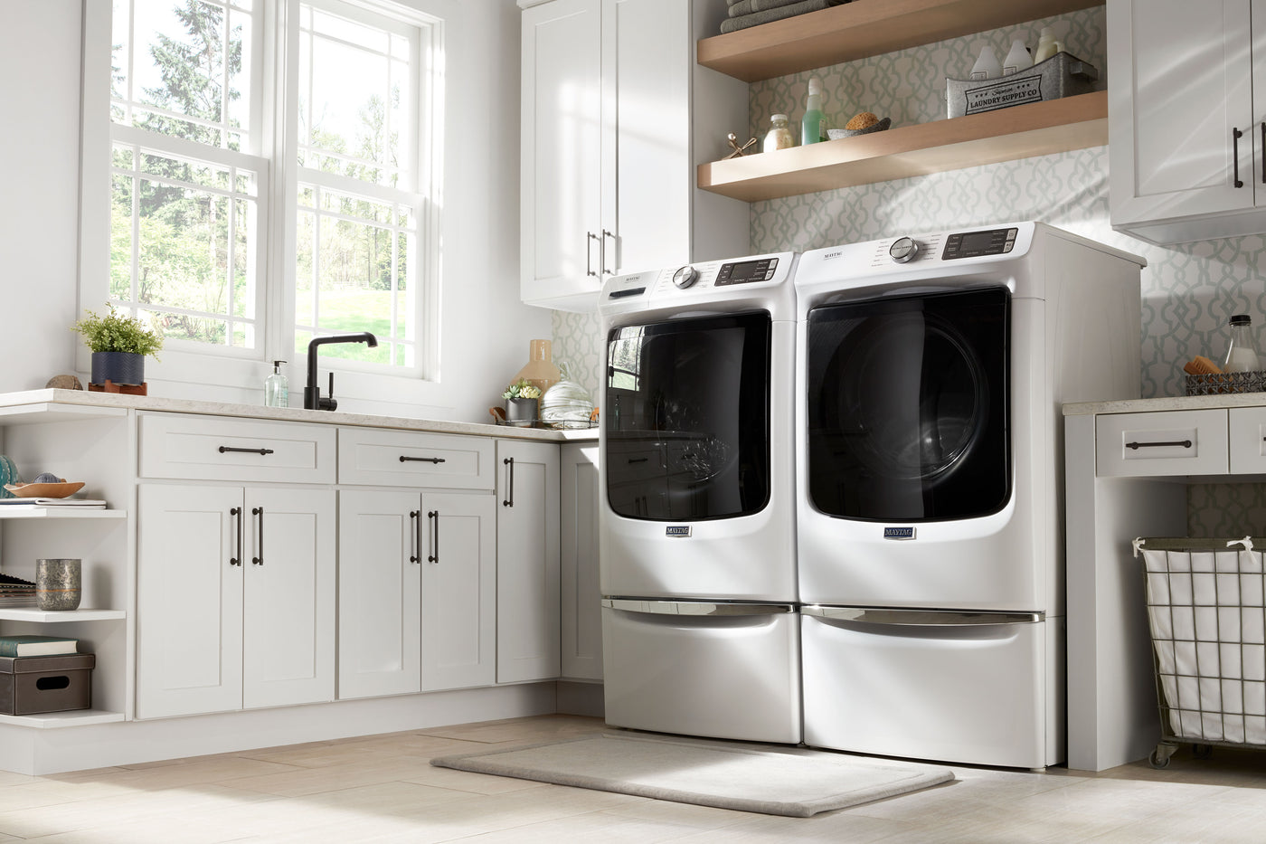Maytag White Front Load Washer (5.5 cu.ft.) - MHW6630HW