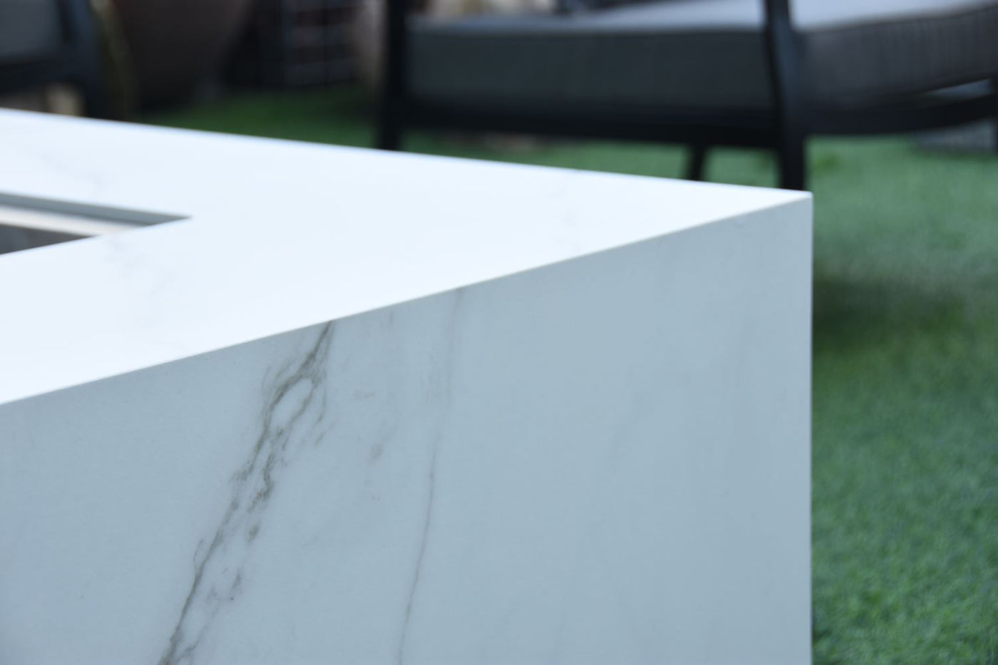 Tambora Marble Porcelain Fire Pit (Elementi) - White / Propane