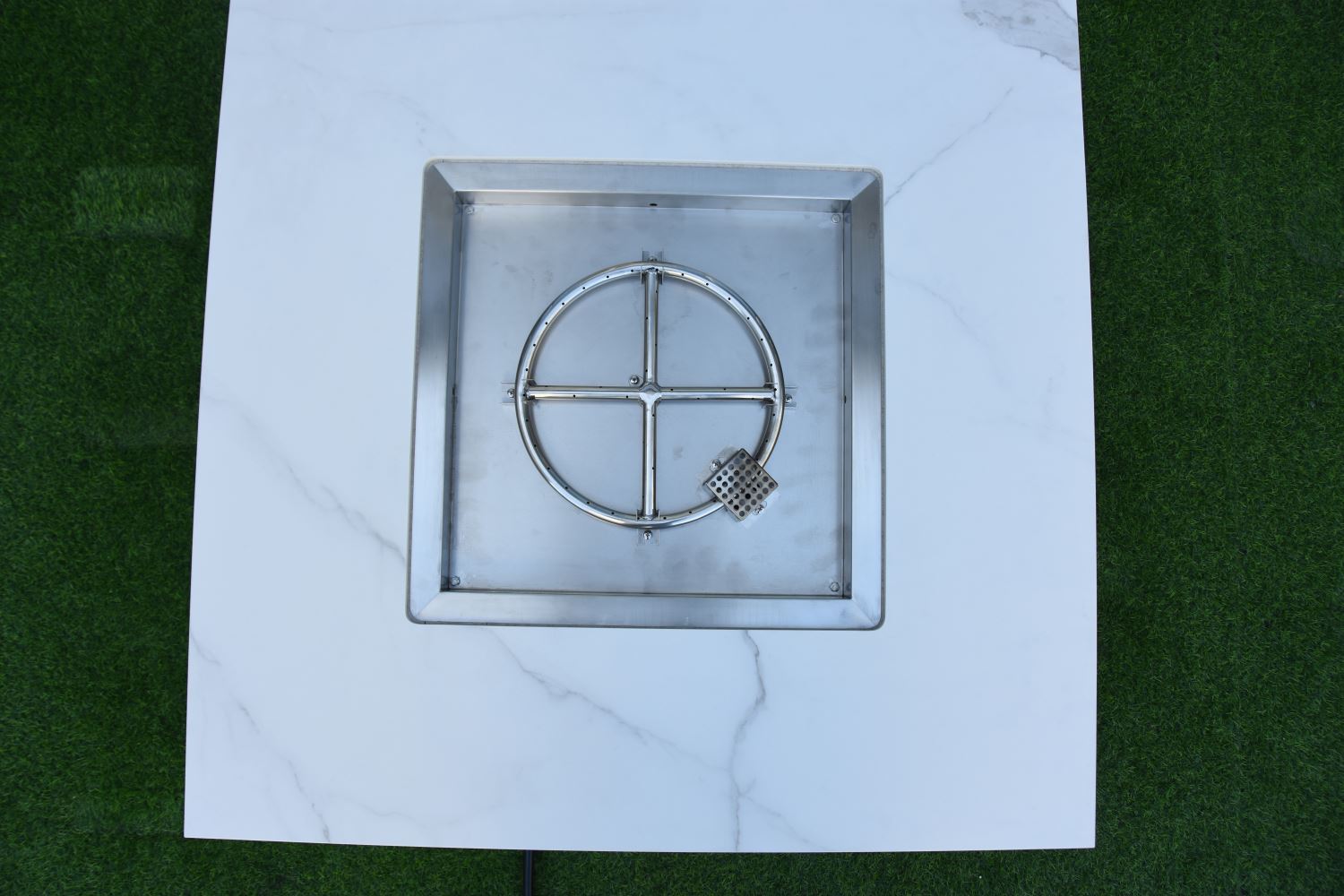 Tambora Marble Porcelain Fire Pit (Elementi) - White / Propane