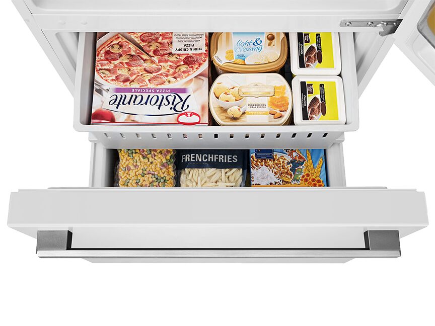 Hisense White 32" CounterDepth Bottom Mount Fridge (17 Cu.Ft
