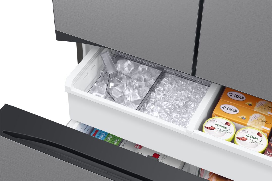Samsung Stainless Steel BESPOKE 36" Counter-Depth French-Door Refrigerator (23.9 Cu.Ft.) - RF24BB6200QLAA