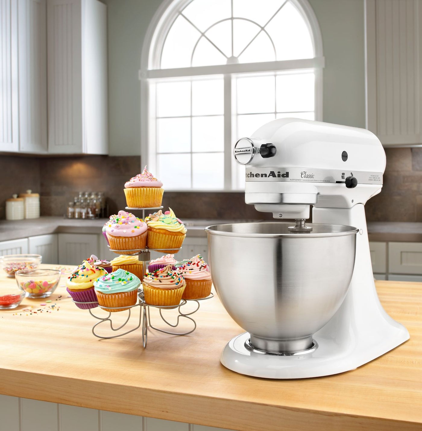 KitchenAid White  Classic Series 4.5-Quart Stand Mixer - K45SSWH