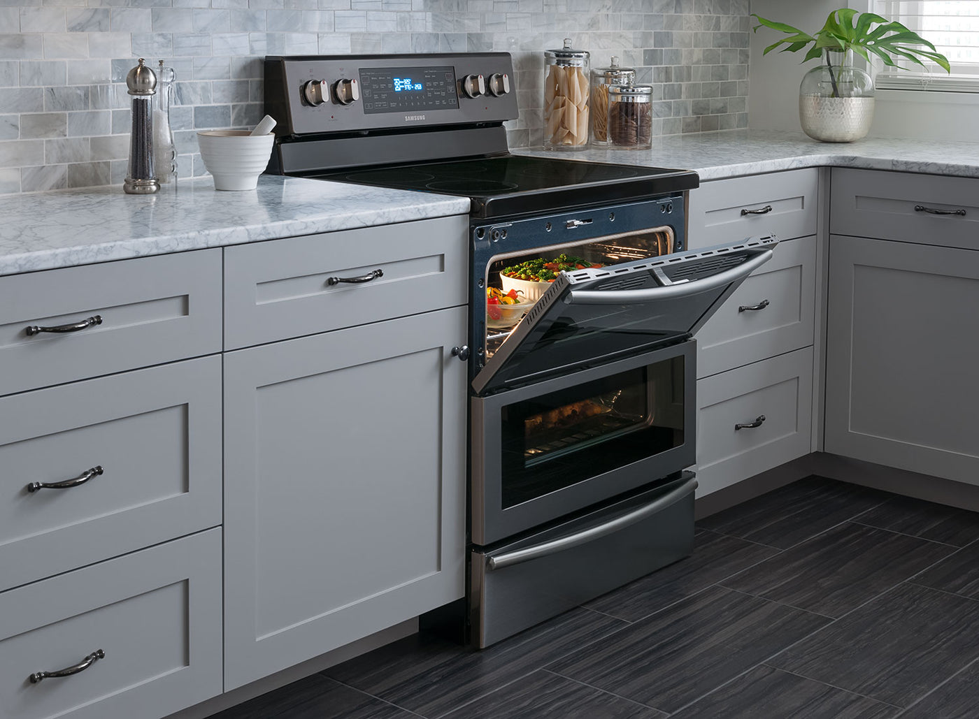Samsung Black Stainless Steel Freestanding Electric Convection Range (5.9 Cu. Ft.) - NE59J7850WG/AC