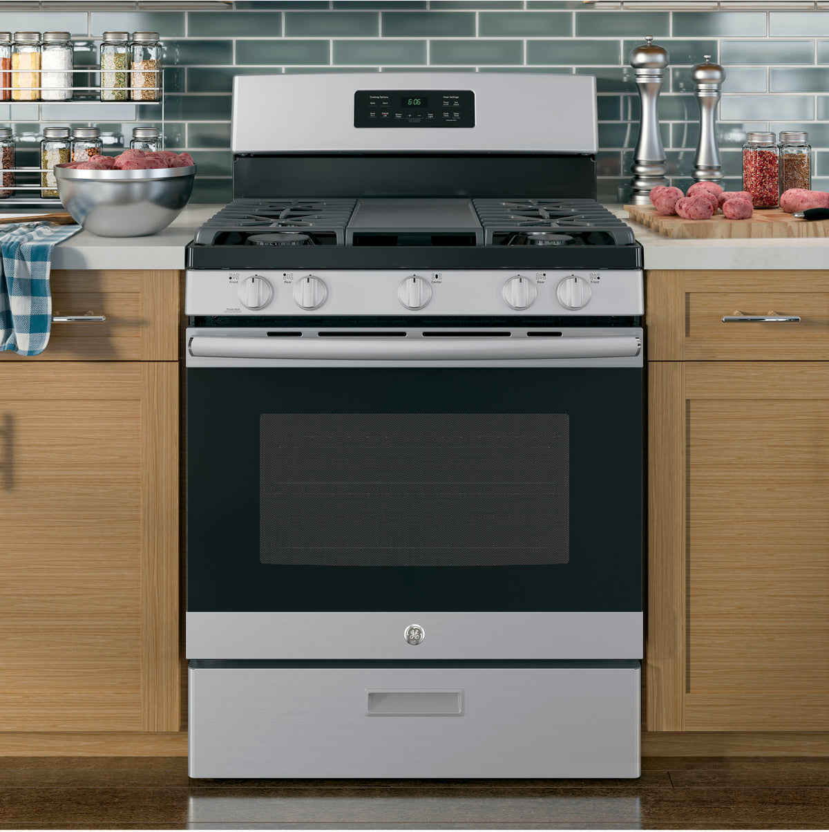 GE Stainless Steel Gas Range (5.0 Cu. Ft.), Freestanding Leon's