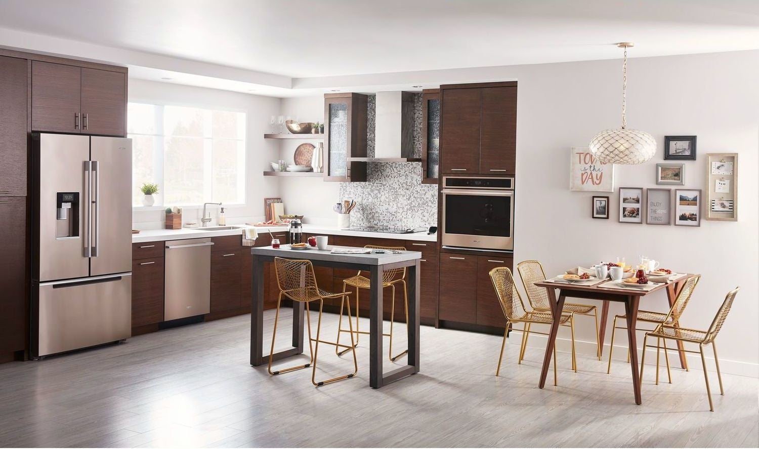 Whirlpool Sunset Bronze Electric True Convection Wall Oven (5.0 Cu. Ft.) - WOSA2EC0HN