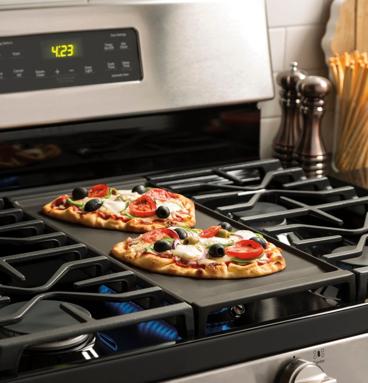 GE Stainless Steel Gas Range (5.0 Cu. Ft.), Freestanding | Leon's